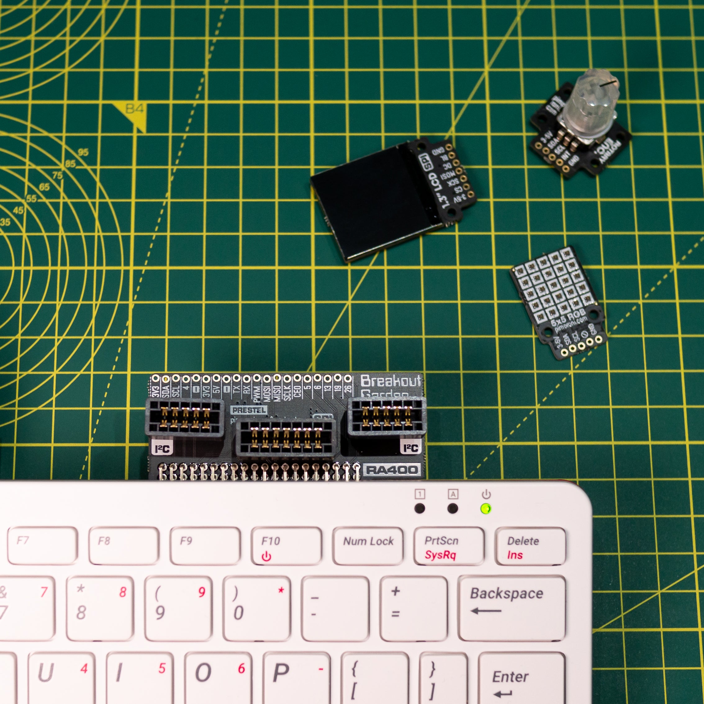 pimoroni-breakout-garden-f-r-raspberry-pi-400-500-3-fach-adapter image 3