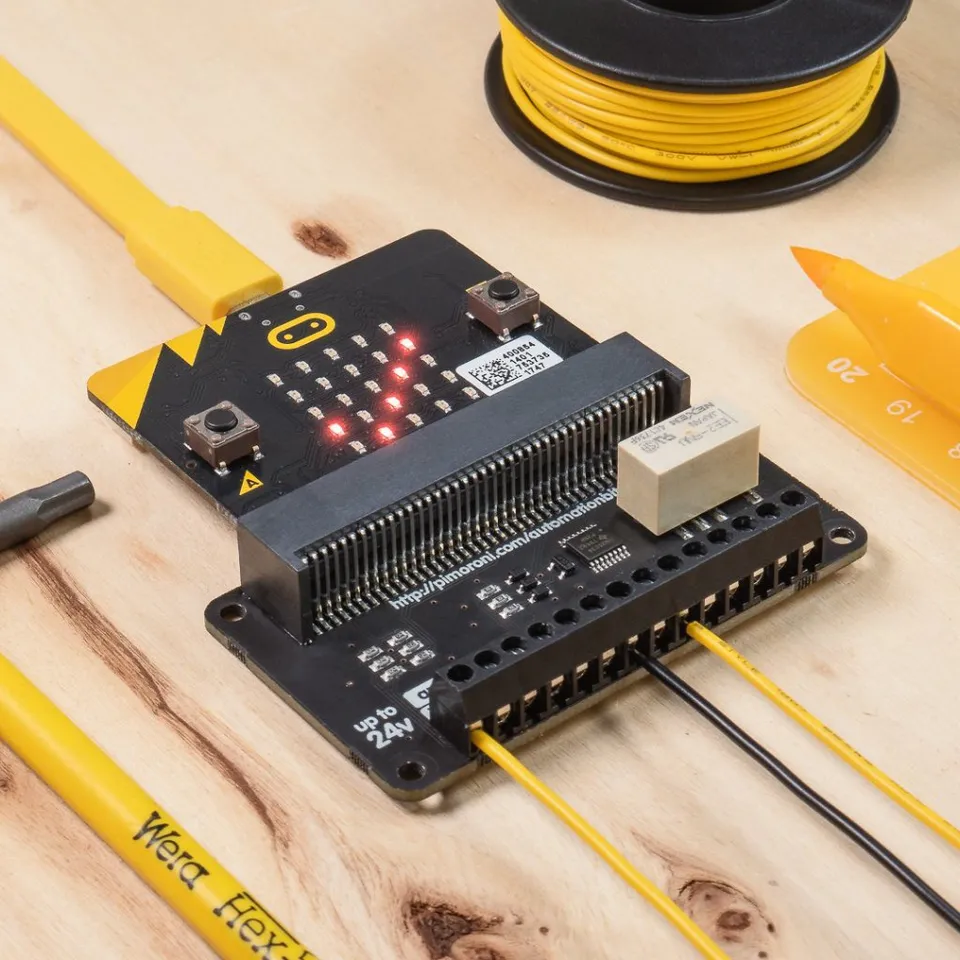 pimoroni-automation-bit-steuerungs-board-f-r-micro-bit image 1